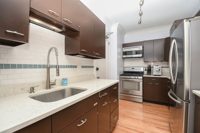 5000 N Marine Drive 14E, Chicago, IL 60640