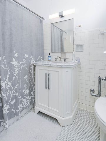 5000 N Marine Drive 14E, Chicago, IL 60640
