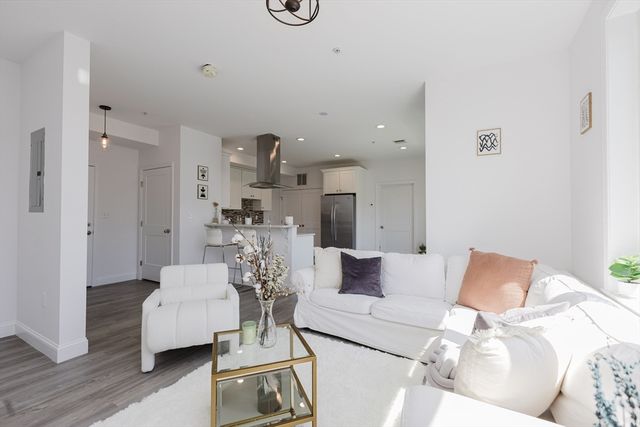 92-94 George St 202, Boston, MA 02119