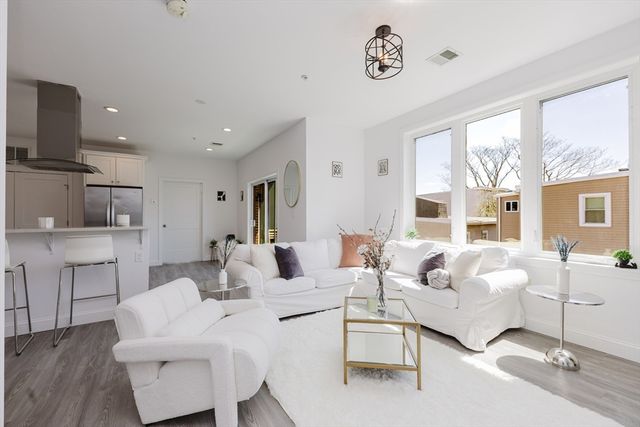 92-94 George St 202, Boston, MA 02119