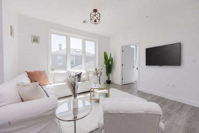 92-94 George St 202, Boston, MA 02119