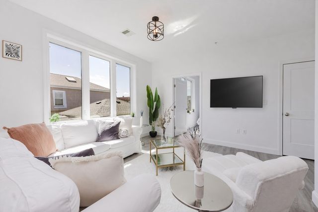 92-94 George St 202, Boston, MA 02119