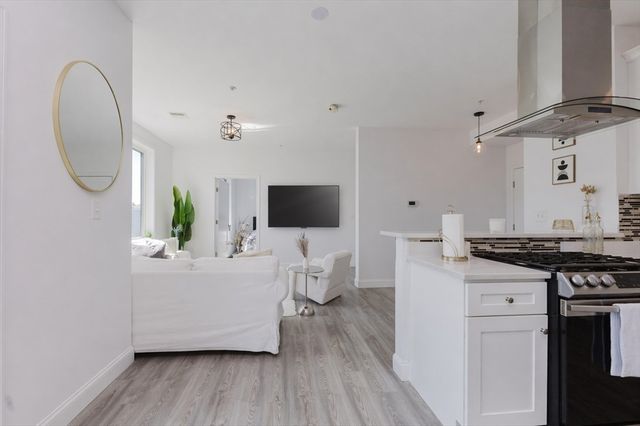 92-94 George St 202, Boston, MA 02119