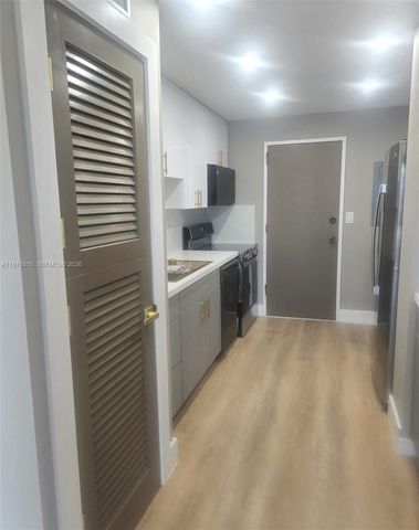 9800 W Bay Harbor Dr 305, Bay Harbor Islands, FL 33154