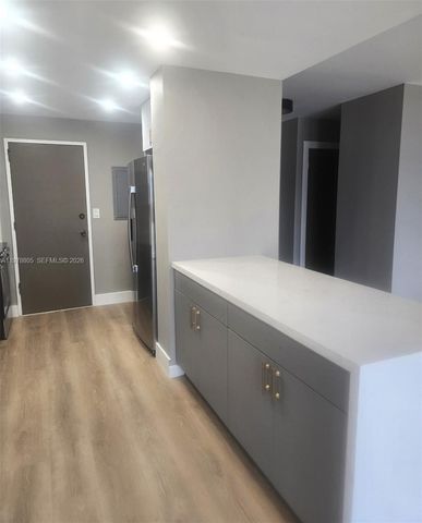 9800 W Bay Harbor Dr 305, Bay Harbor Islands, FL 33154