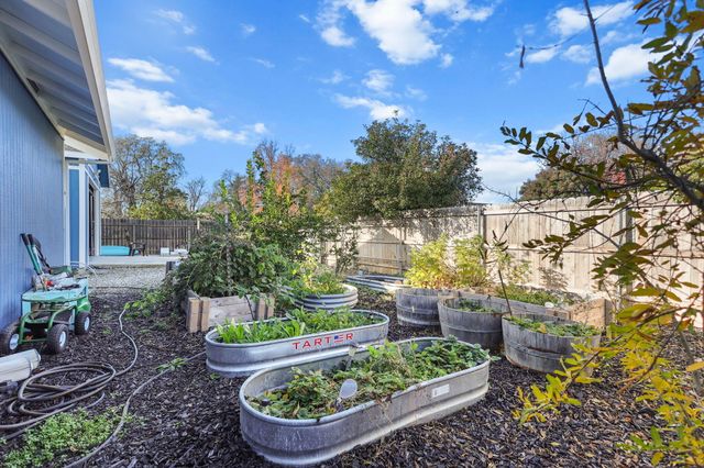 7060 Pit Road, Redding, CA 96001