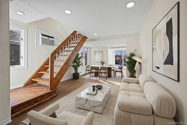 130 Gordon Place, Freeport, NY 11520