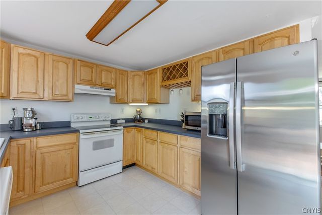 4258 Amblewood Lane, Clay, NY 13041