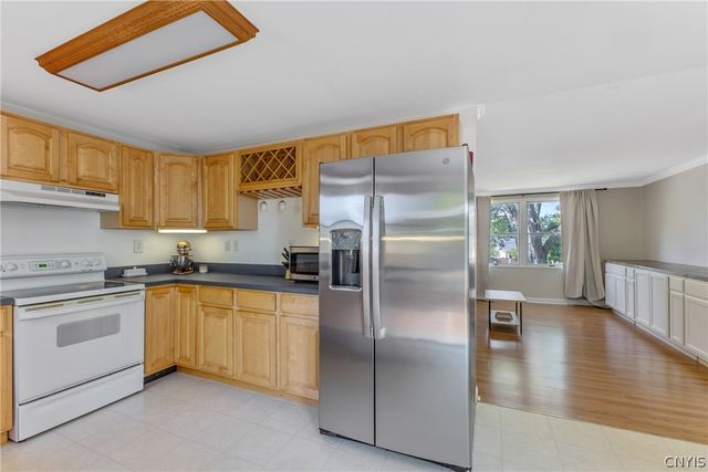 4258 Amblewood Lane, Clay, NY 13041