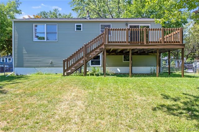 4258 Amblewood Lane, Clay, NY 13041