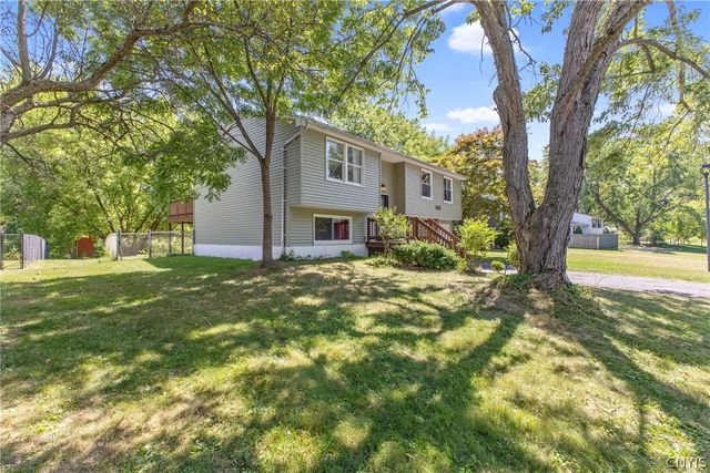 4258 Amblewood Lane, Clay, NY 13041