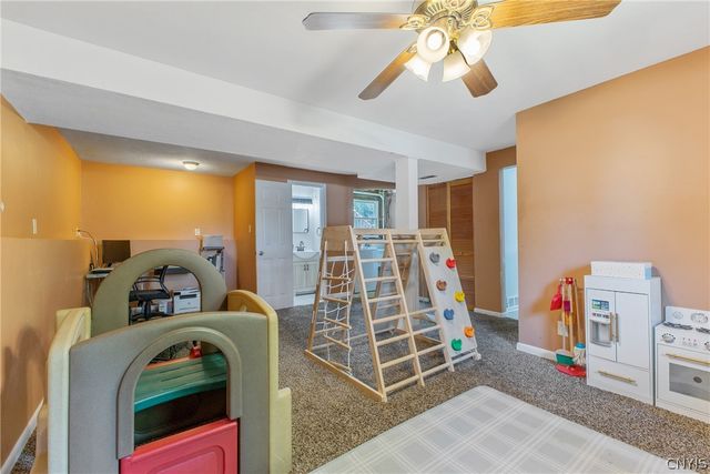 4258 Amblewood Lane, Clay, NY 13041