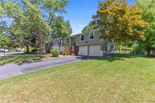 4258 Amblewood Lane, Clay, NY 13041