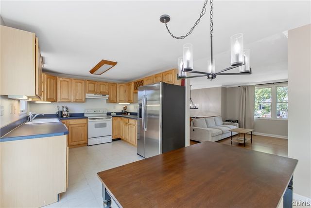 4258 Amblewood Lane, Clay, NY 13041