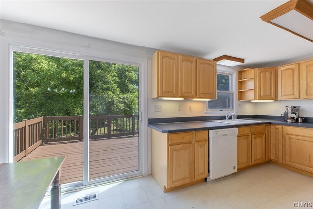 4258 Amblewood Lane, Clay, NY 13041