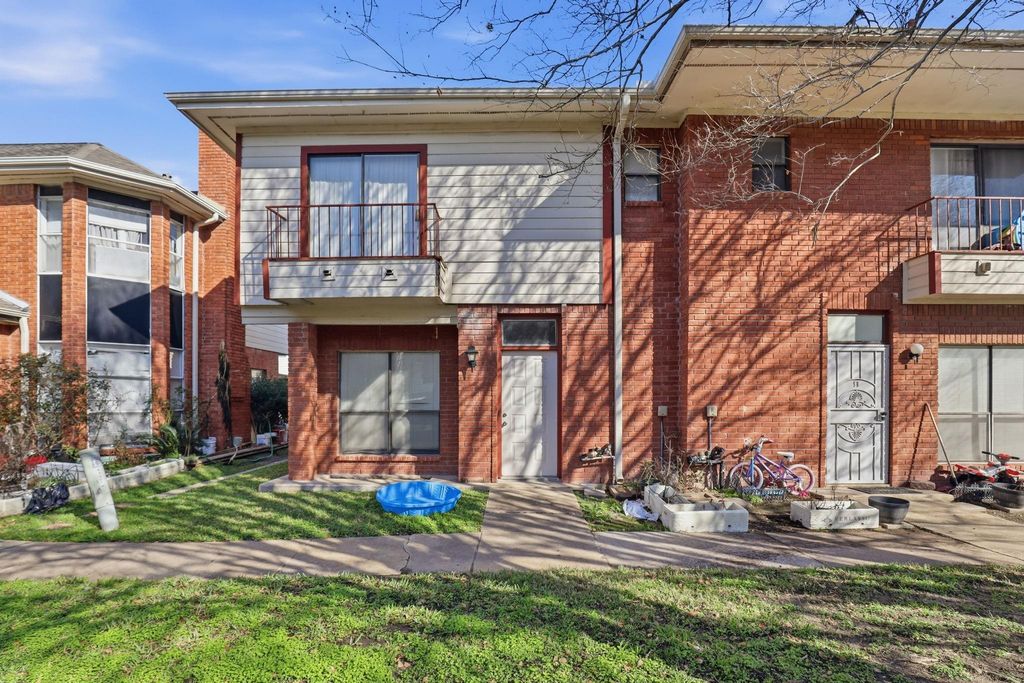 8320 Wild Rose Street 4B, Houston, TX 77083