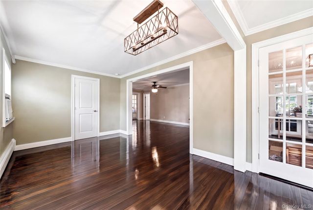414 Potter Boulevard, Brightwaters, NY 11718