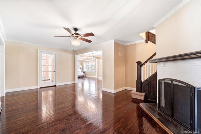 414 Potter Boulevard, Brightwaters, NY 11718