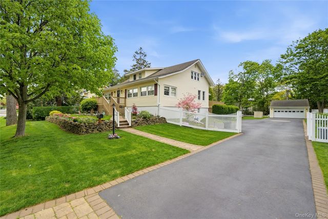 414 Potter Boulevard, Brightwaters, NY 11718