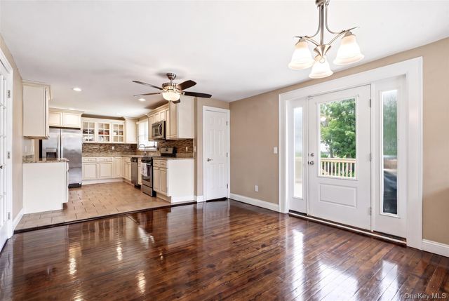 414 Potter Boulevard, Brightwaters, NY 11718