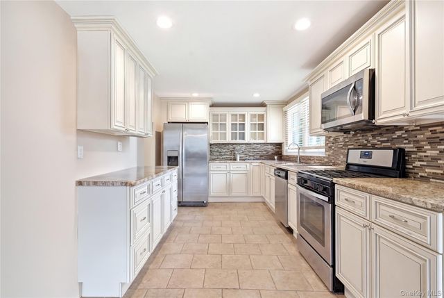 414 Potter Boulevard, Brightwaters, NY 11718