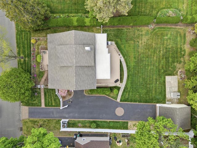 414 Potter Boulevard, Brightwaters, NY 11718