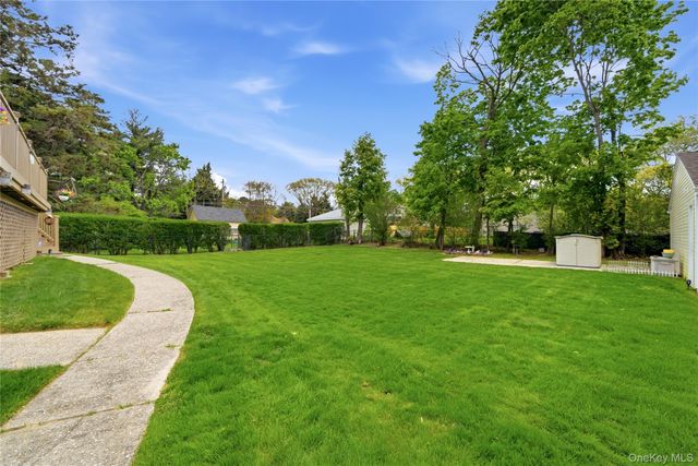 414 Potter Boulevard, Brightwaters, NY 11718