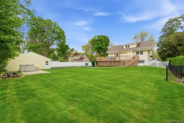 414 Potter Boulevard, Brightwaters, NY 11718