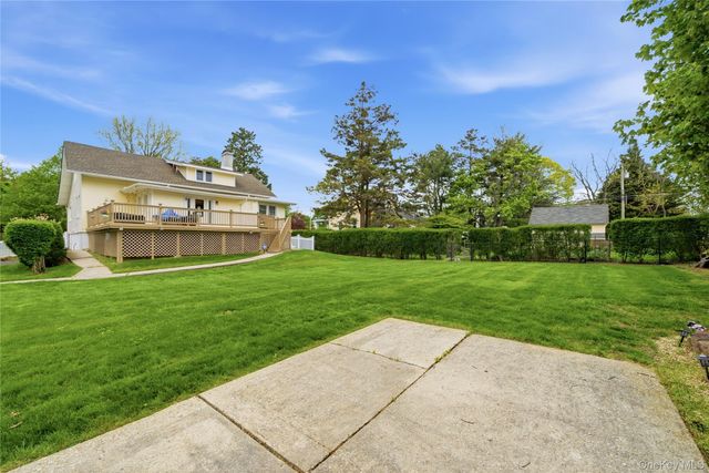 414 Potter Boulevard, Brightwaters, NY 11718
