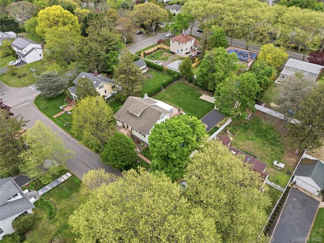 414 Potter Boulevard, Brightwaters, NY 11718