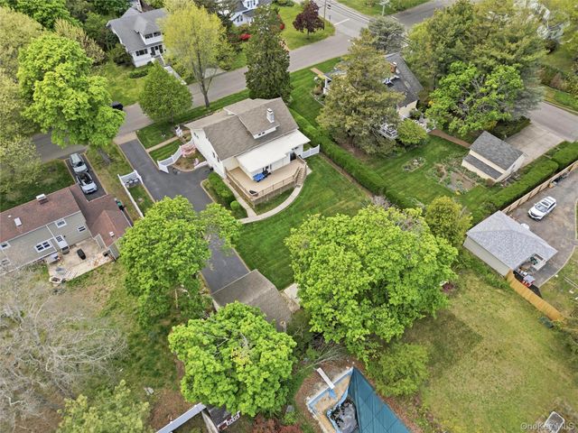 414 Potter Boulevard, Brightwaters, NY 11718