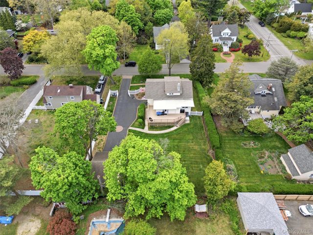 414 Potter Boulevard, Brightwaters, NY 11718