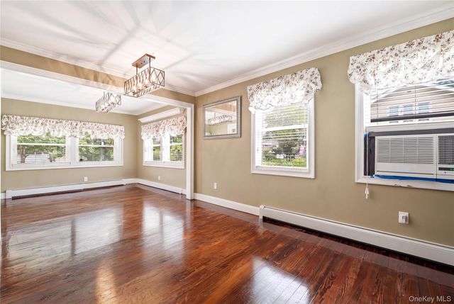 414 Potter Boulevard, Brightwaters, NY 11718