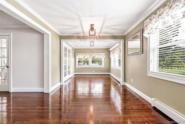 414 Potter Boulevard, Brightwaters, NY 11718