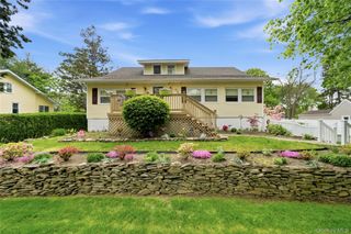 414 Potter Boulevard, Brightwaters, NY 11718