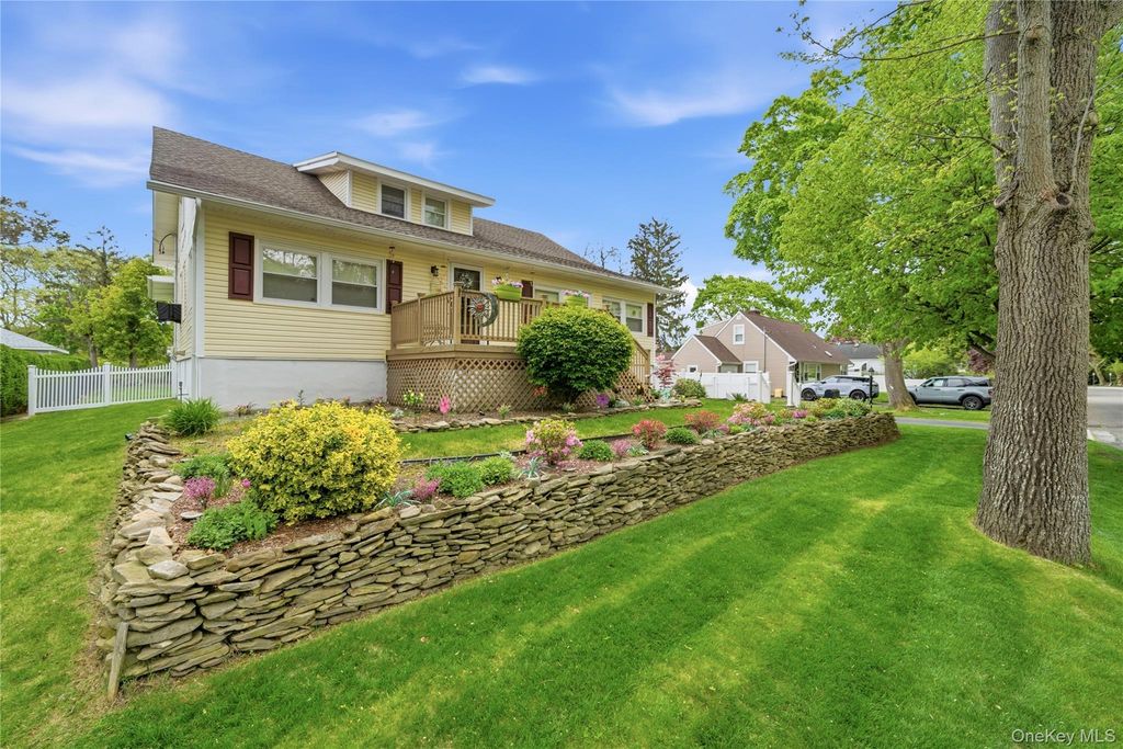 414 Potter Boulevard, Brightwaters, NY 11718 — photo 2