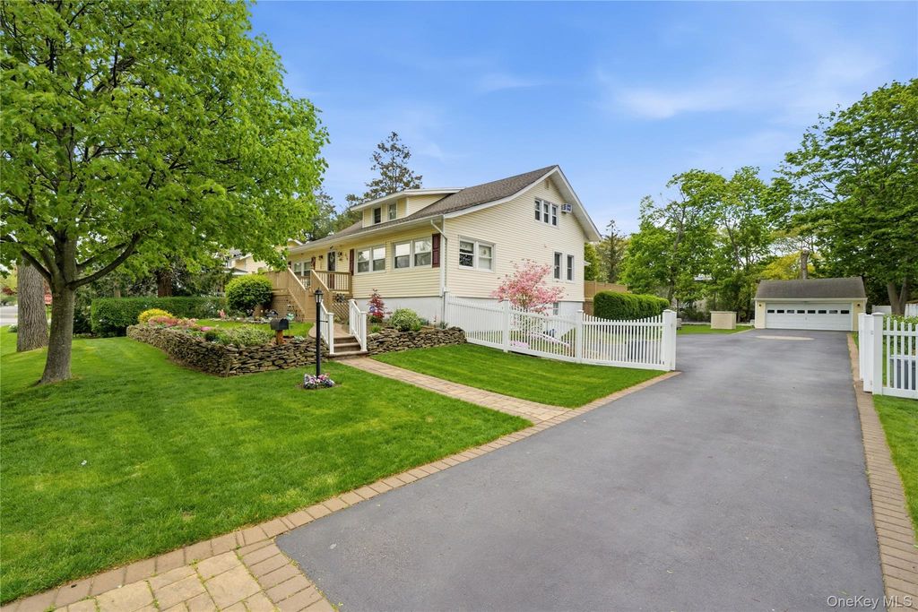 414 Potter Boulevard, Brightwaters, NY 11718 — photo 3