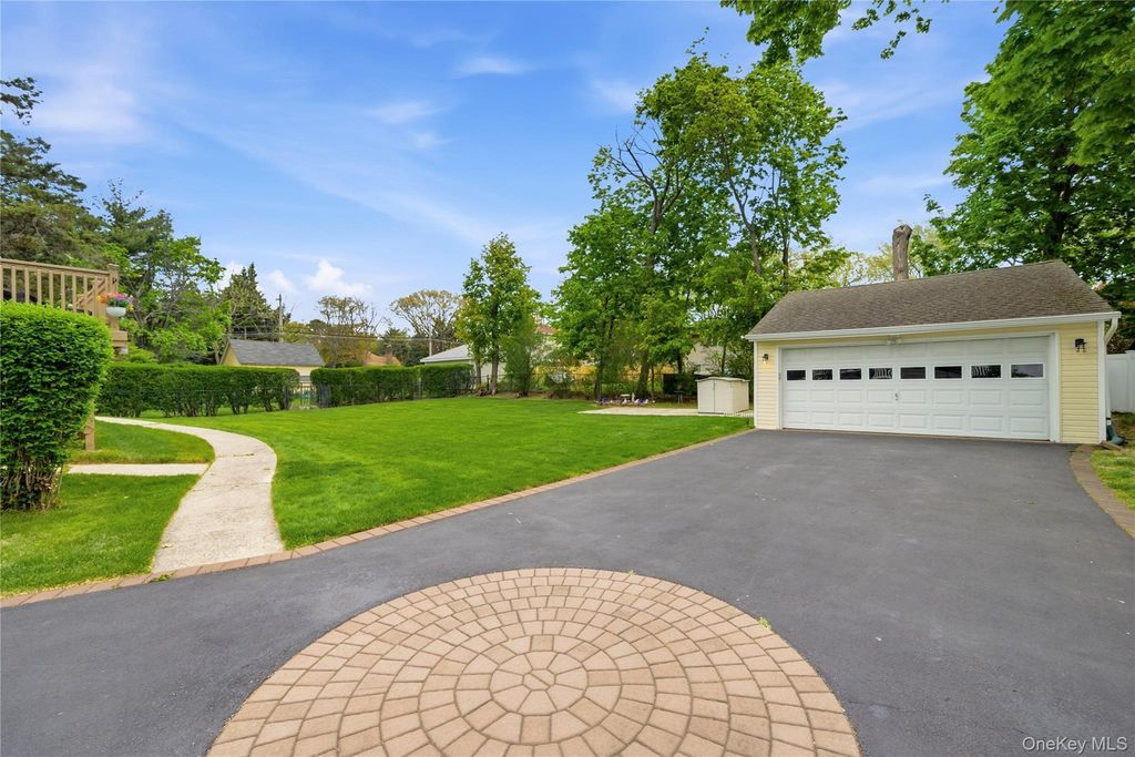 414 Potter Boulevard, Brightwaters, NY 11718 — photo 4