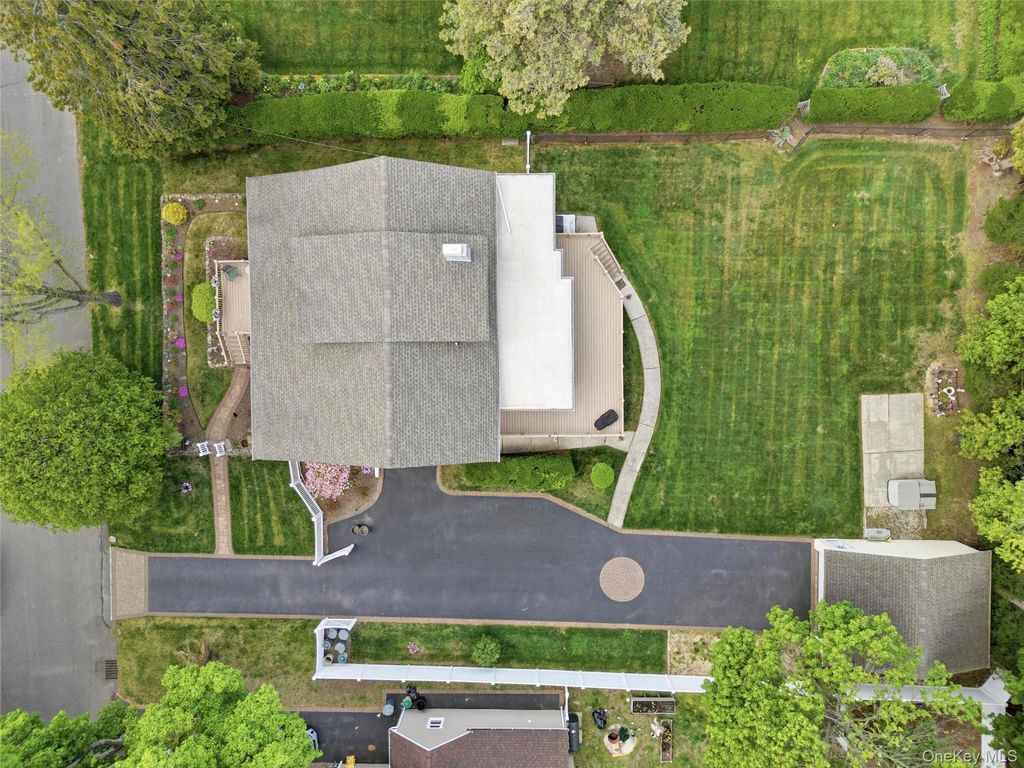 414 Potter Boulevard, Brightwaters, NY 11718 — photo 5