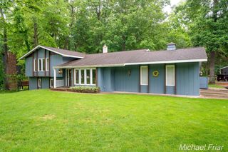 2700 Shadowbrook Drive, Grand Rapids, MI 49546