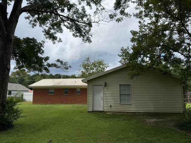 1208 Sunshine Drive, Crestview, FL 32539