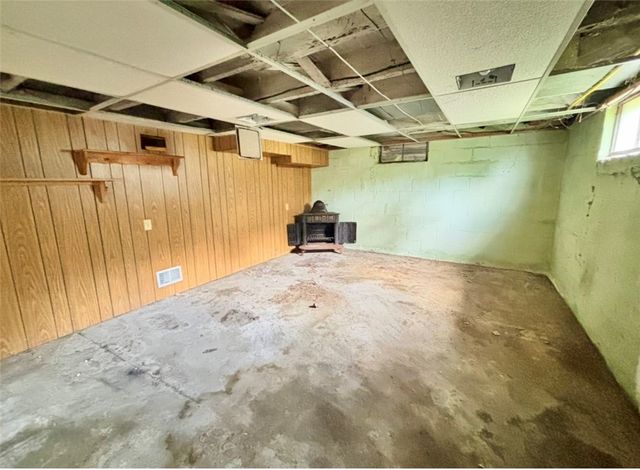 61 Mcmichael Rd, Collier Twp, PA 15106