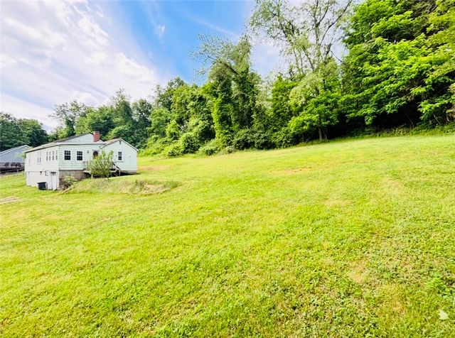 61 Mcmichael Rd, Collier Twp, PA 15106