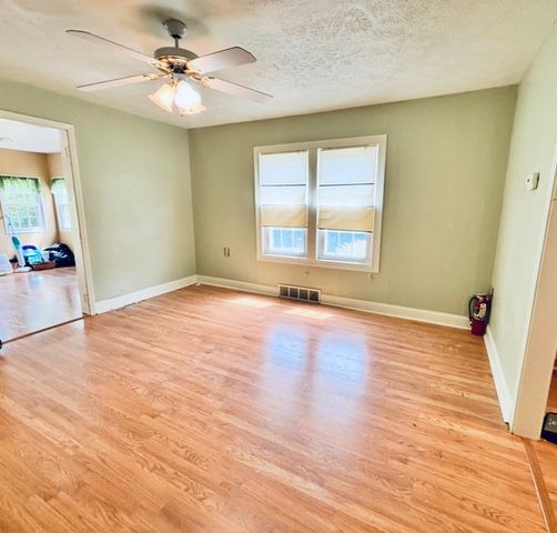 61 Mcmichael Rd, Collier Twp, PA 15106