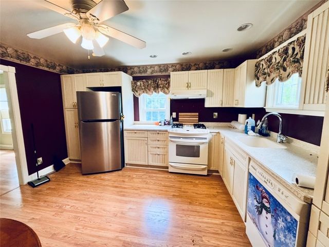61 Mcmichael Rd, Collier Twp, PA 15106