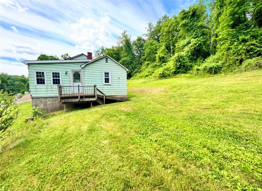 61 Mcmichael Rd, Collier Twp, PA 15106
