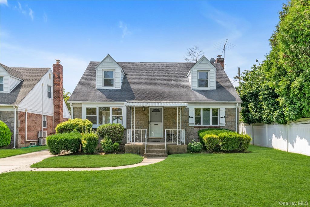 33 Michael Lane, New Hyde Park, NY 11040 — exterior