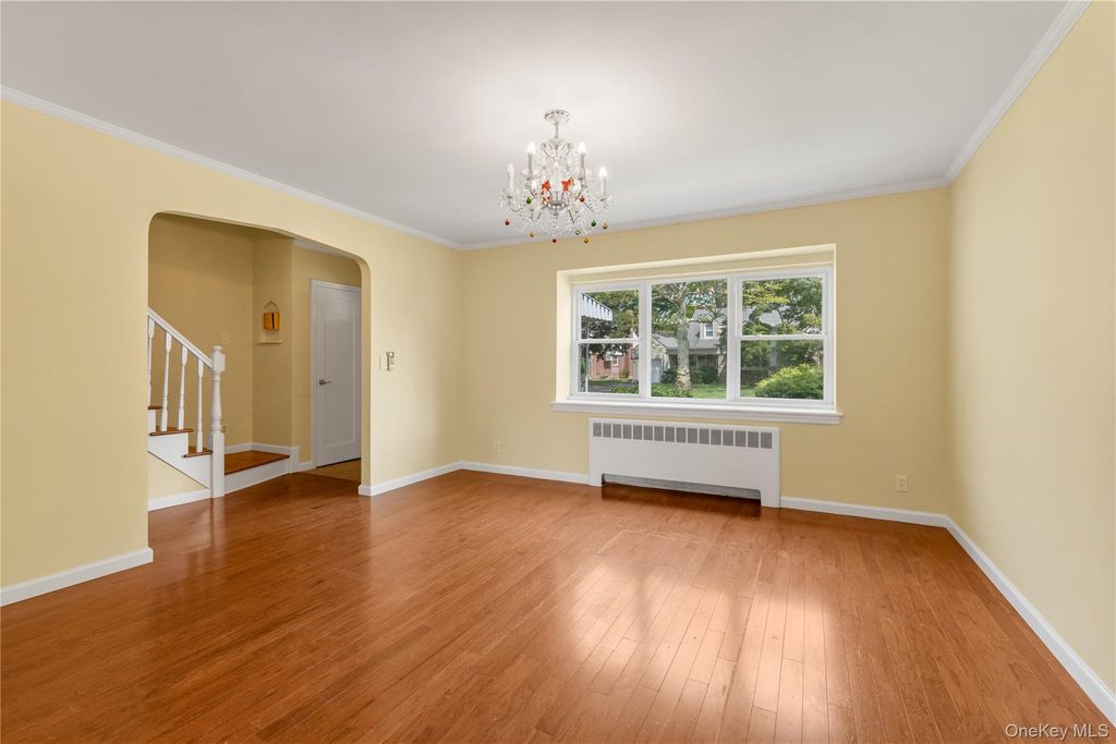 33 Michael Lane, New Hyde Park, NY 11040 — photo 3