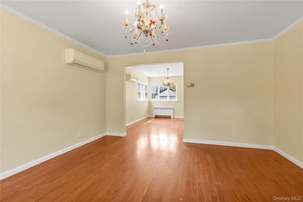 33 Michael Lane, New Hyde Park, NY 11040 — photo 4
