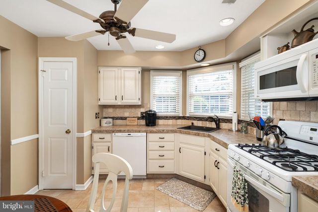 7 ENDSLEIGH PL, Robbinsville, NJ 08691